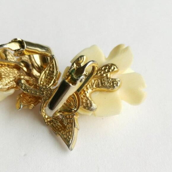 Vintage Boucher Mid Century Carved Rose earrings - Picture 3 of 8